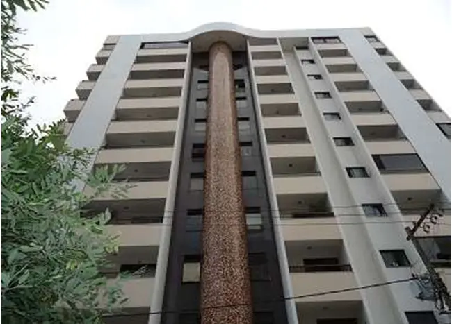 Fachada do Edifício Belle Ville em Vila Velha-ES após reforma e pintura