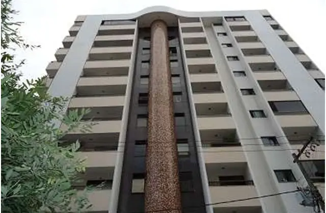 Fachada do Edifício Belle Ville em Vila Velha-ES após reforma e pintura
